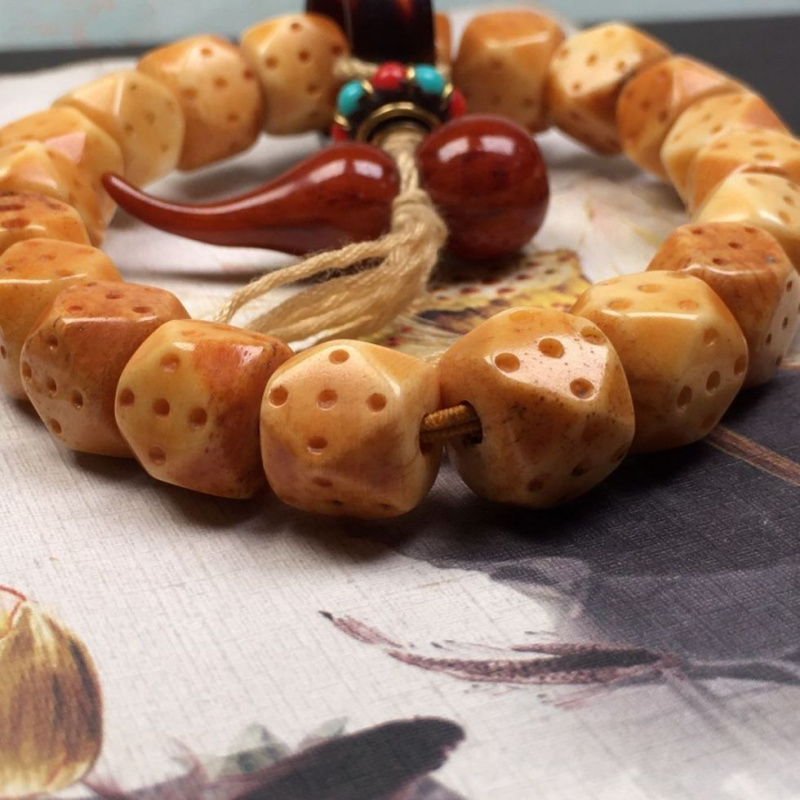 Bracelet de collection en os v - Vintage Collectibles And More avis et prix